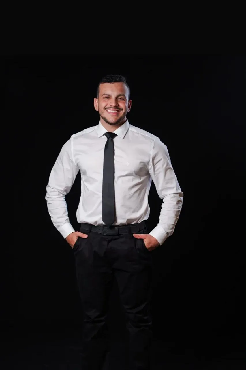 Dr. Luidgi Fletcher em retrato de corpo inteiro